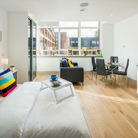 Modern London City Apartment - Victoria Line מראה חיצוני תמונה